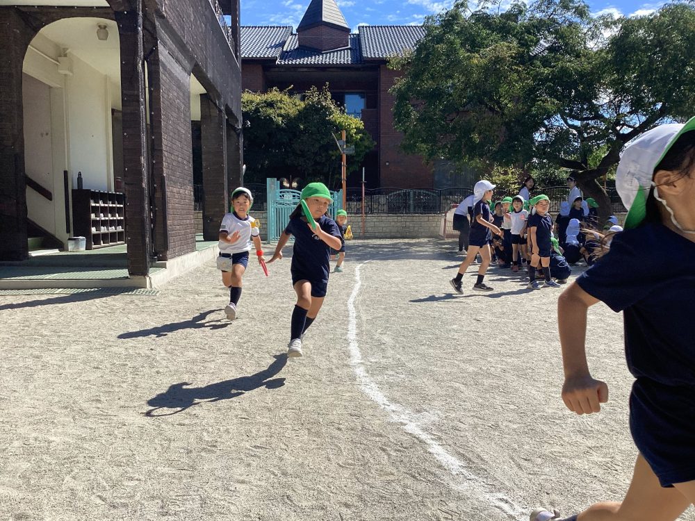 年長さん、運動会へ向けてのリレー練習！！